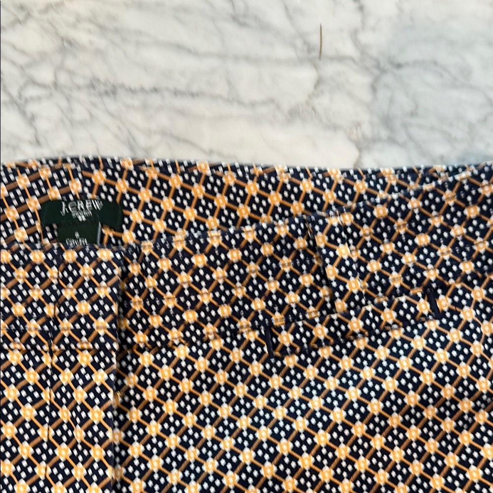 Patterned Cropped Pants With Geometric Design - image 5